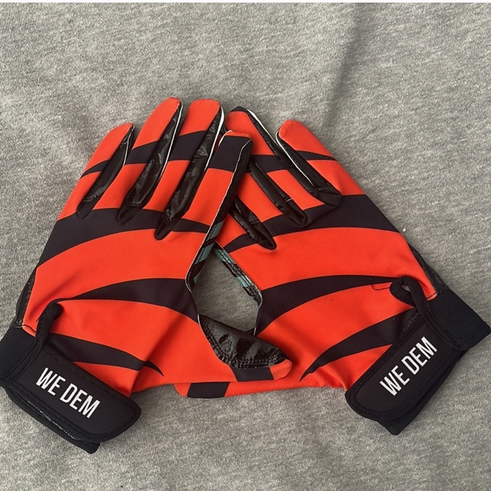 🏈JOE BRR🏈AllyCatSports Cincinnati (JOE BRRR) Football Gloves. Custom designed.